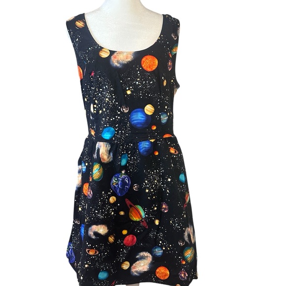 Retrolicious Galaxy Dress XL Space Print Cosmic Planets Fit&Flare Sleeveless USA - Picture 2 of 10
